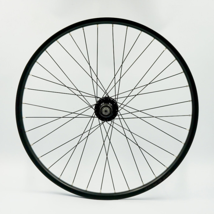 Roue 24" AV, jante alu double paroi noire, disc 6 trous, QR10