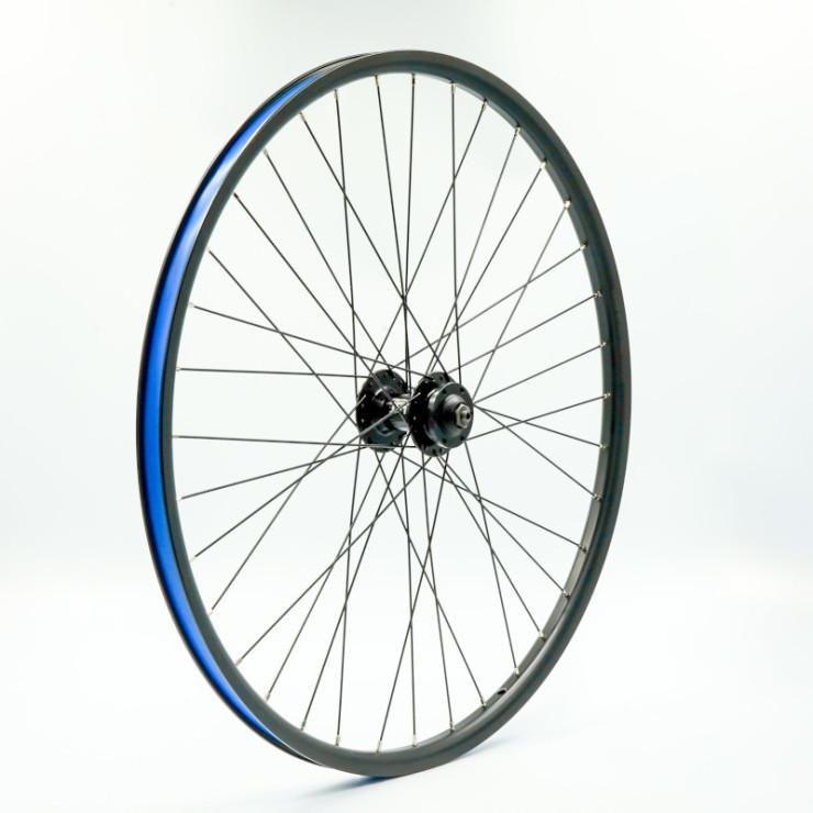 Roue 26" AV, jante alu double paroi noire,disc 6 trous, QR10