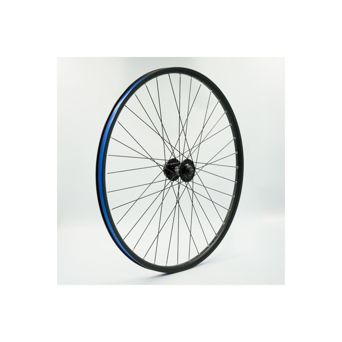 Roue 27,5" AV, jante alu double paroi noire, disc 6 trous, QR10