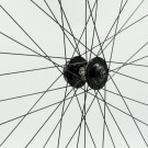 Roue 27,5" AV, jante alu double paroi noire, disc 6 trous, QR10