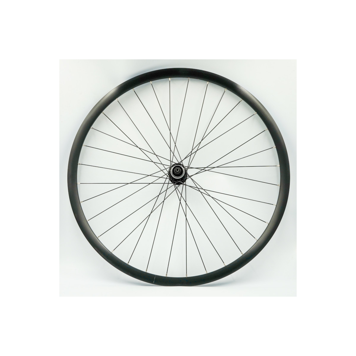 Roue 700C ARR k7, jante alu db paroi noire, disc centerlock, QR10