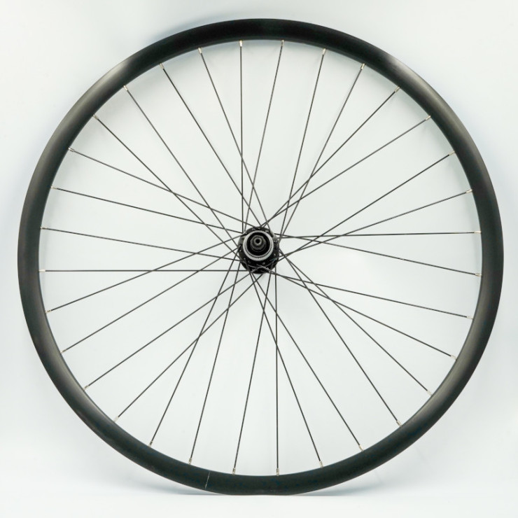 Roue 700C ARR k7, jante alu db paroi noire, disc centerlock, QR10