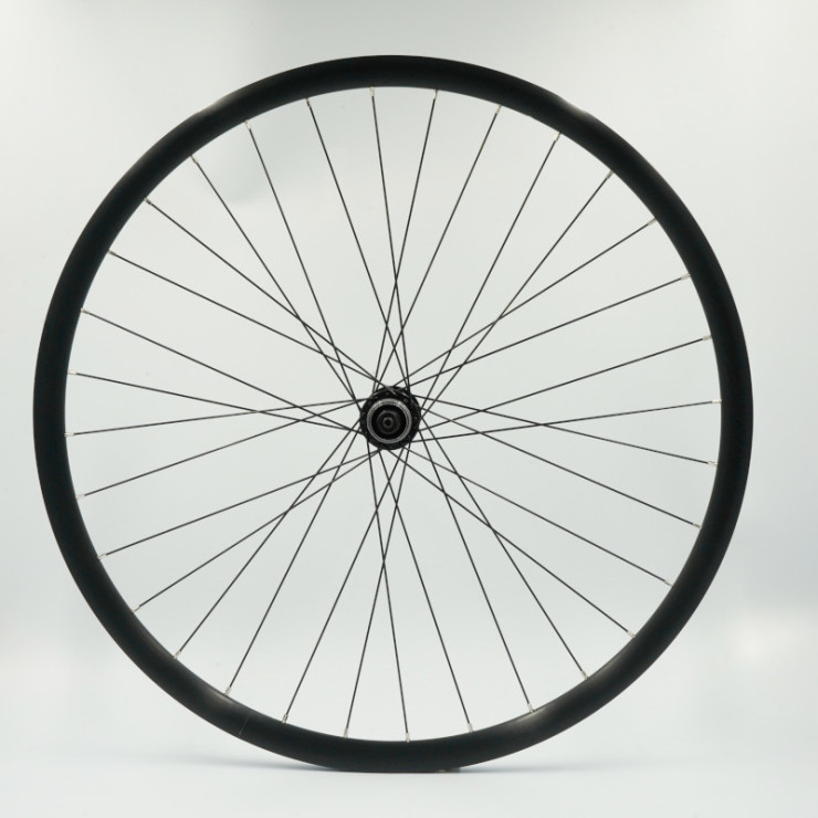 Roue 700C AV, jante alu db paroi noire, disc centerlock, QR10