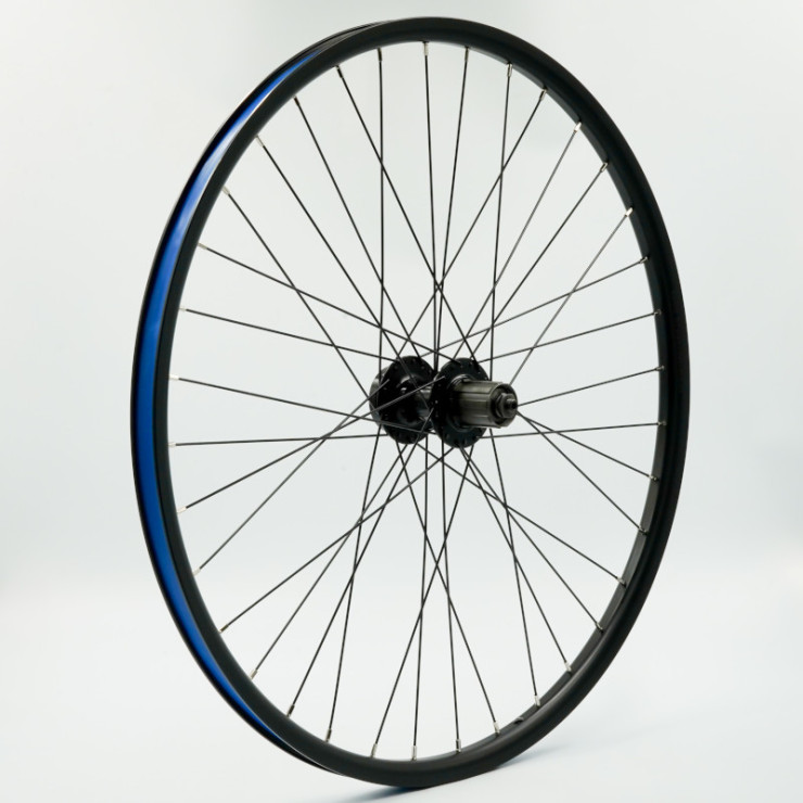 Roue 26" ARR k7, jante alu double paroi noire, disc 6 trous, QR10